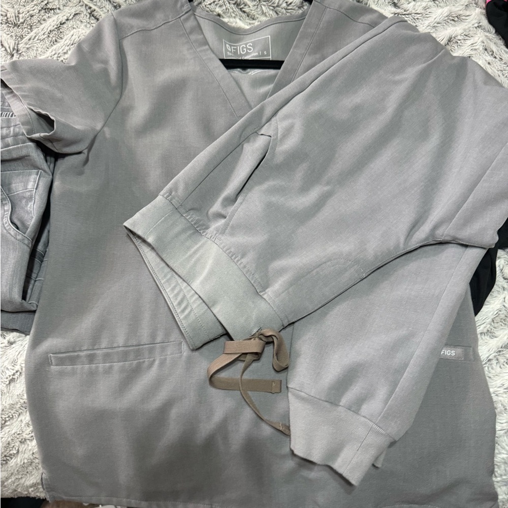 Figs. Not Sure The Color But It’s A Shade Of Grey… - image 2